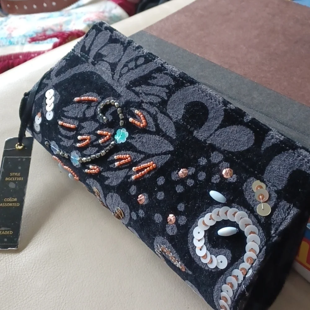 Tanjore Clutch beaded, 10
